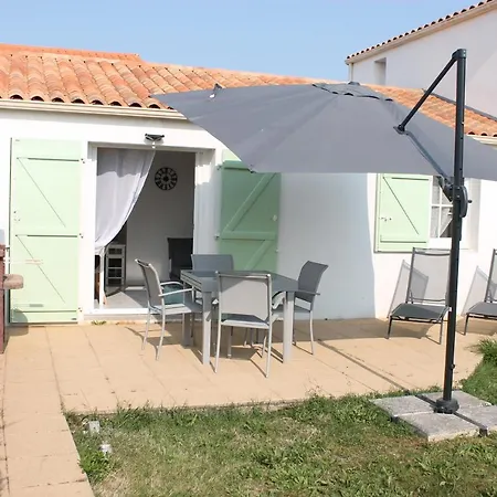 Maison En Résidence Avec Piscine Collective Proche *