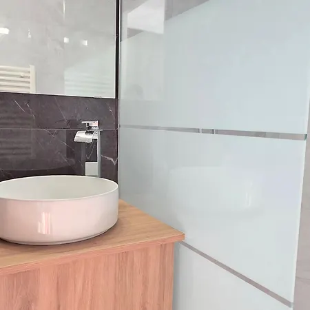 Maison En Résidence Avec Piscine Collective Proche *